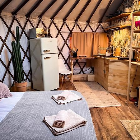 Aloha Glamp - Okragle Domki Przy Rzece - Balia I Sauna - Energylandia Zagornik Exterior foto